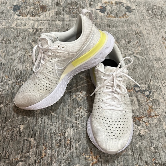 Women’s Nike React Infinity Run 2 - Picture 3 of 6